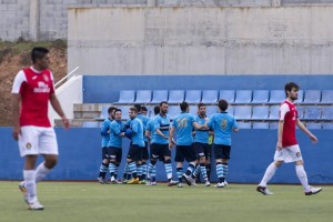 Los jugadores del Ciudad de Ibiza celebran la consecución de un gol. Foto: Fútbol Pitiuso