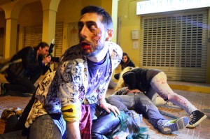 Los muertos vivientes tomaron las calles de Sant Antoni en la nueva edición de Survival Zombie.