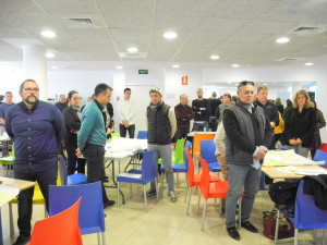 Los asistentes al taller por el Plan Estratégico, durante el minuto de silencio. 