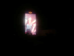 Imagen de la pantalla instalada en Playa d'en Bossa.