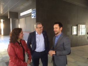 Pepa Marí, Vicent Torres y Rafa Ruiz, hoy en el edificio Cetis.