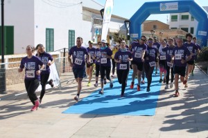 Salida de la carrera de los 10 kilómetros de la II Cursa Solidaria per a la Dona. Fotos: G. R. 