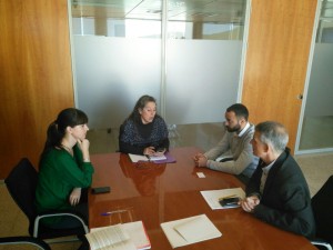 Imagen de la reunión mantenida esta mañana con el portavoz de la Asociación Afectados por los Alquileres.