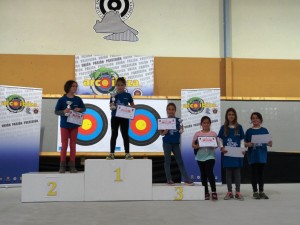 Una imagen de la entrega de trofeos en la categoría benjamín femenino.