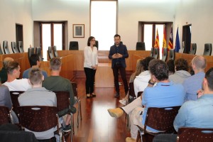 Rafa Ruiz, alcalde de Eivissa, durante la recepción a los alumnos de Erasmus.