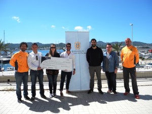 El Club Ciclista Sant Antoni entregó el cheque de 1.500 euros a Apneef.