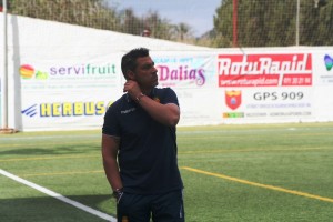 Javier Olaizola, entrenador del Mallorca B, durante el encuentro.