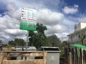 Imagen de los letreros que se han instalado en diferentes zonas rurales de Sant Antoni.