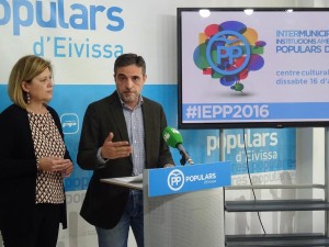 Vicente Marí Bosó y Anna Costa, esta mañana, presentando las jornadas que tendrán lugar el sábado.