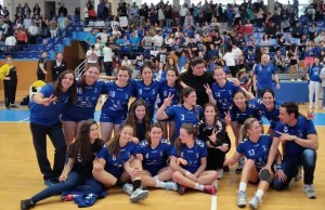 Las jugadoras del Puchi celebran la consecución de la segunda plaza en la Liga y su clasificación para el play-off