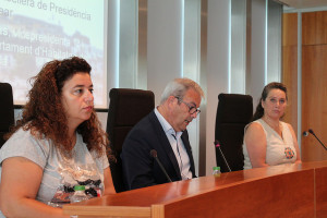 Pilar Costa, Vicent Torres y Viviana de Sans, durante las jornadas técnicas de Vivienda en el Consel de Ibiza. 