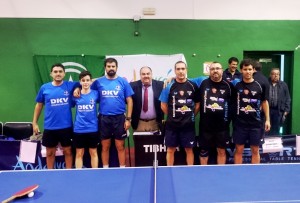 Los jugadores ibicencos, a la derecha, antes del partido ante el DKV Jerez.