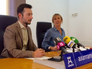 Rafa Ruiz y Teresa Palmer en rueda de prensa. 