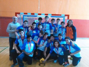 Los jugadores del Naranjo HC Eivissa celebran el título balear.