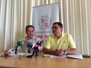 Josep Marí Ribas y Ángel Luis Guerrero, han presentado hoy la nueva ordenanza de Sant Josep. 