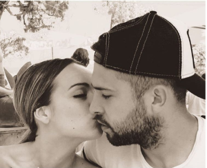 Jordi Alba, junto a su novia en un establecimiento de Ibiza