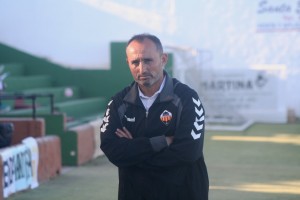 Kiko Ramírez, entrenador del Castellón, durante el partido.