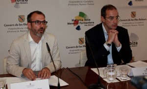 El vicepresidente Biel Barceló y el presidente de CTA, Antoni Vives, durante la presentación del estudio sobre el impacto económico del Impuesto del Turismo Sostenible.