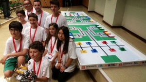 Els alumnes participants en la Word Robot Olympiad Els alumnes participants en la Word Robot Olympiad celebrada a Barcelona.