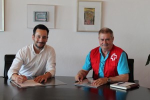 L'alcalde d'Eivissa, Rafa Ruiz i el president del Comitè Insular d'Eivissa i Formentera de Creu Roja, Enrique Climent.