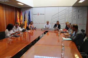 Joan Gual de Torrella se ha reunido hoy con el equipo de gobierno del Cosnell d'Eivissa.