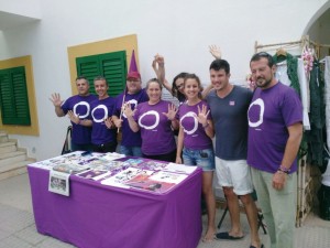 Taula informativa d'Unidos Podemos Más a Sant Joan de Labritja.