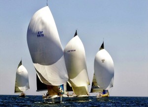 Varias embarcaciones durante una edición del Trofeo Peñón de Icach Calpe-Formentera.