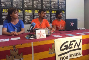 El portavoz del GEN-GOB, Marià Marí, junto a la portavoz de la Fundación para la Conservación de Ibiza y Formentera, Sandra Benbeniste, y el técnico Xisco Sobrado.