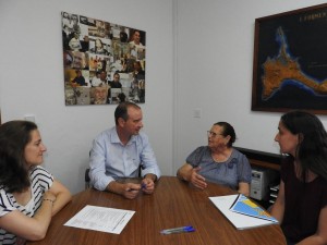 El president del Consell de Formentera, Jaume Ferrer i la presidenta de l’ONG Formenterers Solidaris, Maria Costa han signat avui un conveni.