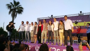 Arturo Parrón, el primero a la derecha, durante el mitin de Unidos Podemos Más en Palma.