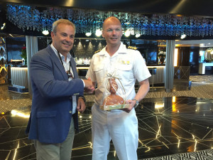 El presidente del Consell d'Eivissa con el capitán del barco