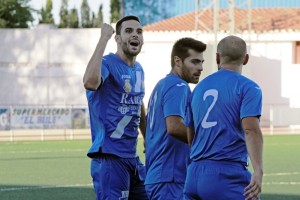 Víctor Rodríguez celebra un gol con el Manzanares. Foto: Elena Rosa/Lanza Digital