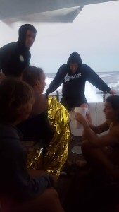 Tita Llorens, a bordo del barco que trasladó a la nadadora a Dénia. 