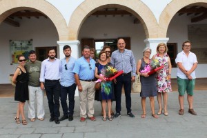 Vicent Marí, al costat de les dues professores jubilades aquest curs i els seus familiars.