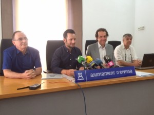 Rafa Ruiz y Marc Pons en rueda de prensa con el director general Casimir Godia, y el arquitecto municipal de Núcleo Histórico, Raimón Ollé. Foto: L.A.