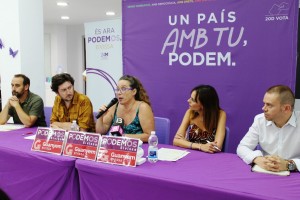 Viviana de Sans toma la palabra durante la rueda de prensa realizada por Podem-Guanyem. 