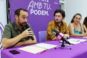 Miquel Vericad, conseller de Medi Ambient, acompañado por Alberto Jarabo y Viviana de Sans.