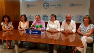 Mariano Juan amb la resta de consellers del PP, avui en roda de premsa.