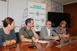 El conseller de Medi Ambient del Consell d'Eivissa, Miquel Vericad, i el gerent de zona d'Ecovidrio, Roberto Fuentes, han presentat la  campanya conjunta.