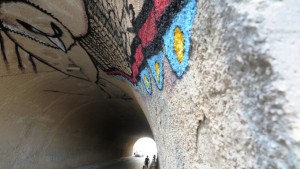 Una imagen del mural del mexicano Spaik en el túnel de la calle Joan Xico,