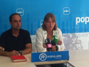 Álex Minchiotti y Virginia Marí, en rueda de prensa. 