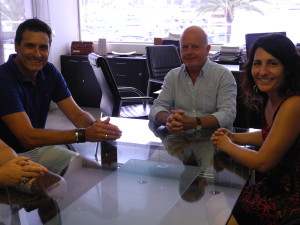 El vicepresidente primero de la Diputación de Granada y alcalde de Baza, Pedro Fernández Peñalver, ha visitado el Ayuntamiento de Sant Antoni.