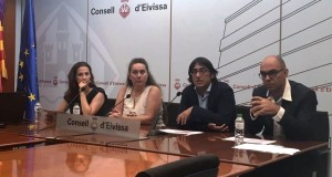 Vanessa Parellada, a l'esquerra, a la presentació del programa públic d’ocupació 'Creant oportunitats de feina'.