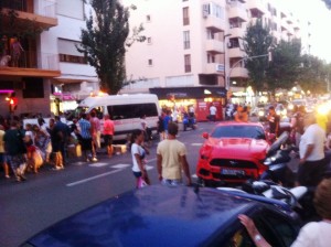 Una imagen del accidente entre una ambulancia y un Ford Mustang en Isidor Macabich.