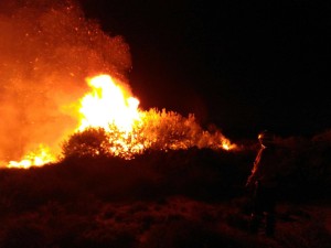 El Ibanat dio por extinguido el incendio a las 2.30 de la madrugada. 