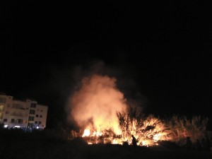 Una imagen del incendio producido esta madrugada en Cala de Bou.