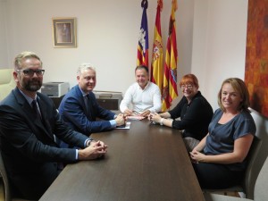 Visita de l'ambaixador britànic Simon Manley a l'ajuntament de Sant Josep.