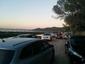 La zona de Cap des Falcó repleta de vehículos durante el fin de semana.