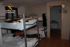 Una de las habitaciones donde viven las prostitutas.