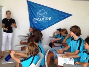 Theresa Zabell, durante una actividad con niños realizada por la Fundación Ecomar.